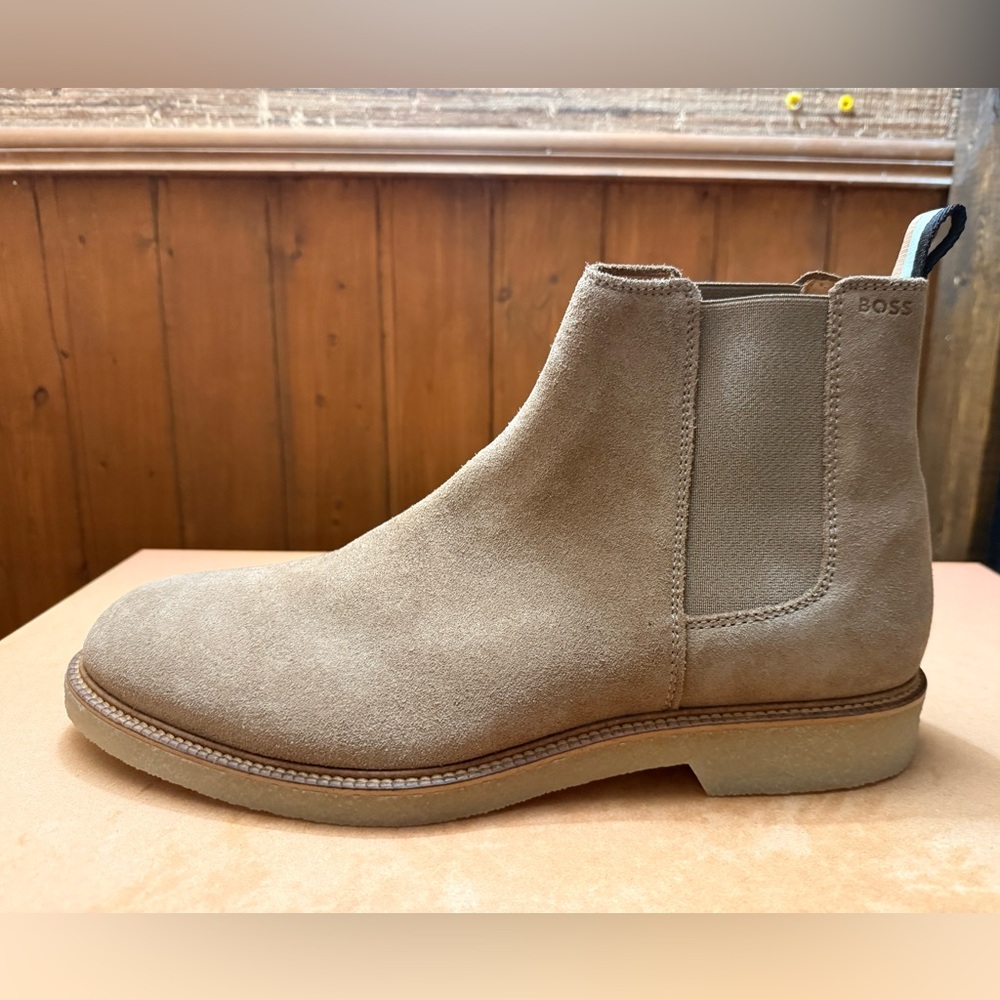 Boss Men's  Suede Chelsea Boots(brand new)